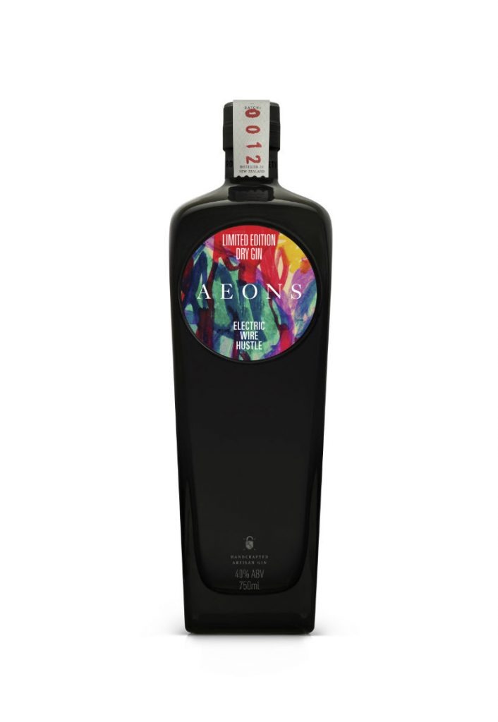 La bottiglia di Electric Wire Hustle X Rogue Society Gin Limited Edition, gin 'alla musica'