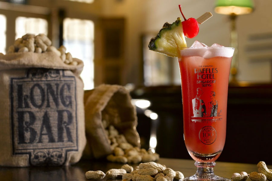 Il Singapore Sling, cocktail creato 100 anni fa e festeggiato dal nuovo gin di casa Sipsmith, il Raffles 1915 Gin