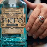 Amarea, il liquore di acqua di mare che porta il blu naturale nella miscelazione